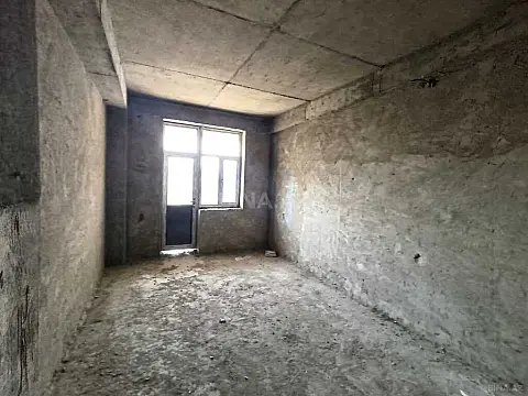 Satılır 4 otaqlı mənzil 182 m²