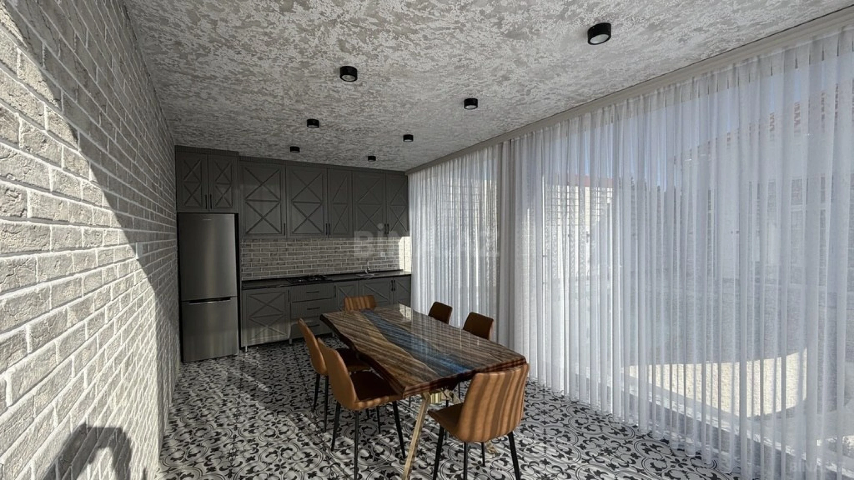 Satılır 5 otaqlı həyət evi 200 m²