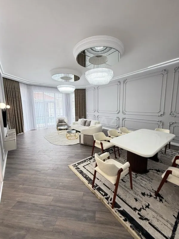 Satılır 5 otaqlı həyət evi 200 m²