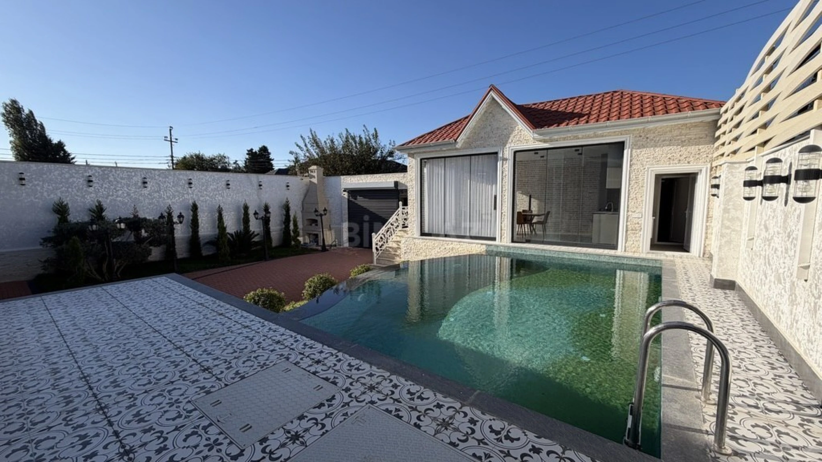 Satılır 5 otaqlı həyət evi 200 m²