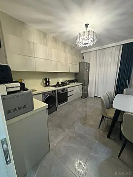 Satılır 4 otaqlı mənzil 147 m²