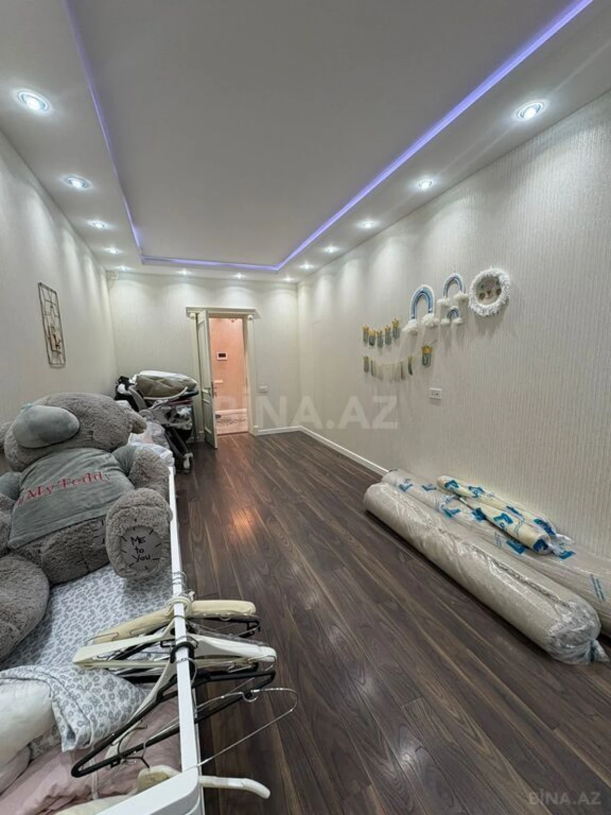 Satılır 4 otaqlı mənzil 147 m²