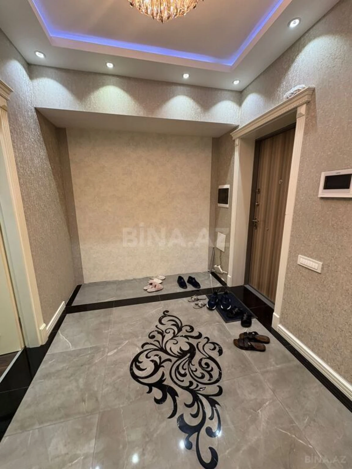 Satılır 4 otaqlı mənzil 147 m²