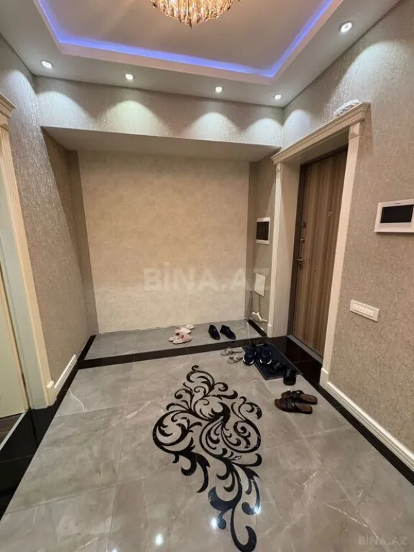 Satılır 4 otaqlı mənzil 147 m²