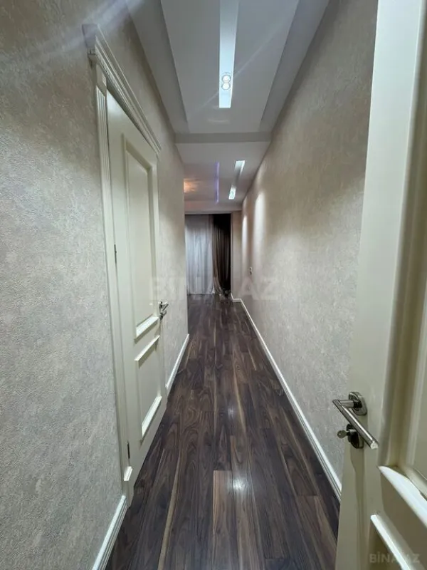 Satılır 4 otaqlı mənzil 147 m²