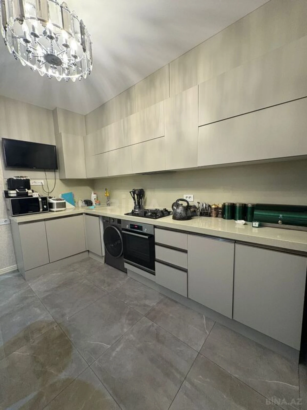 Satılır 4 otaqlı mənzil 147 m²