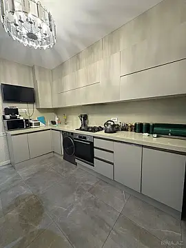 Satılır 4 otaqlı mənzil 147 m²