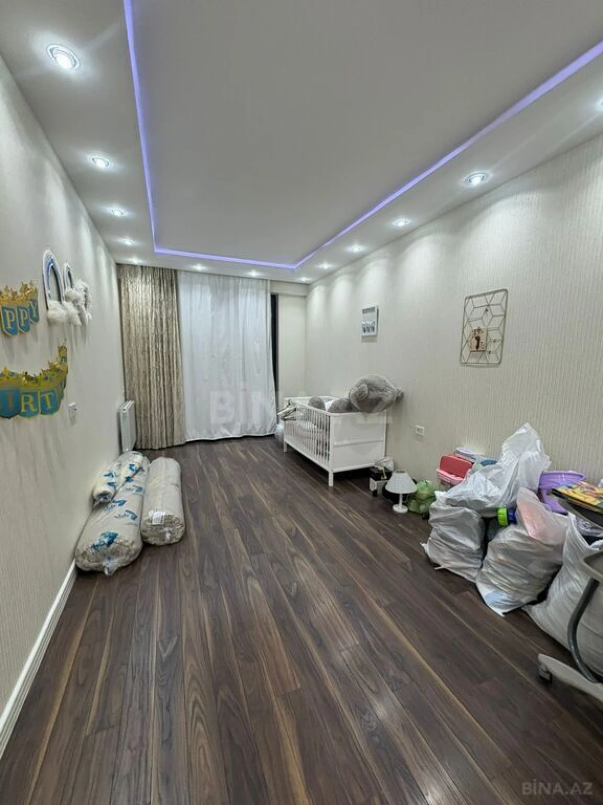 Satılır 4 otaqlı mənzil 147 m²