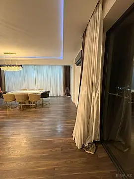 Satılır 4 otaqlı mənzil 147 m²