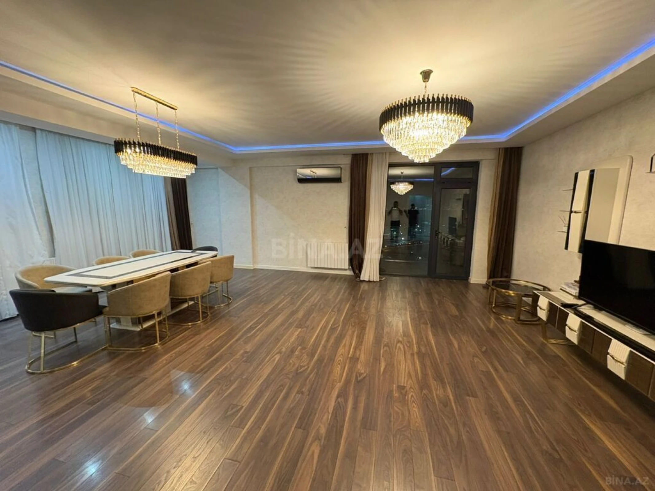 Satılır 4 otaqlı mənzil 147 m²