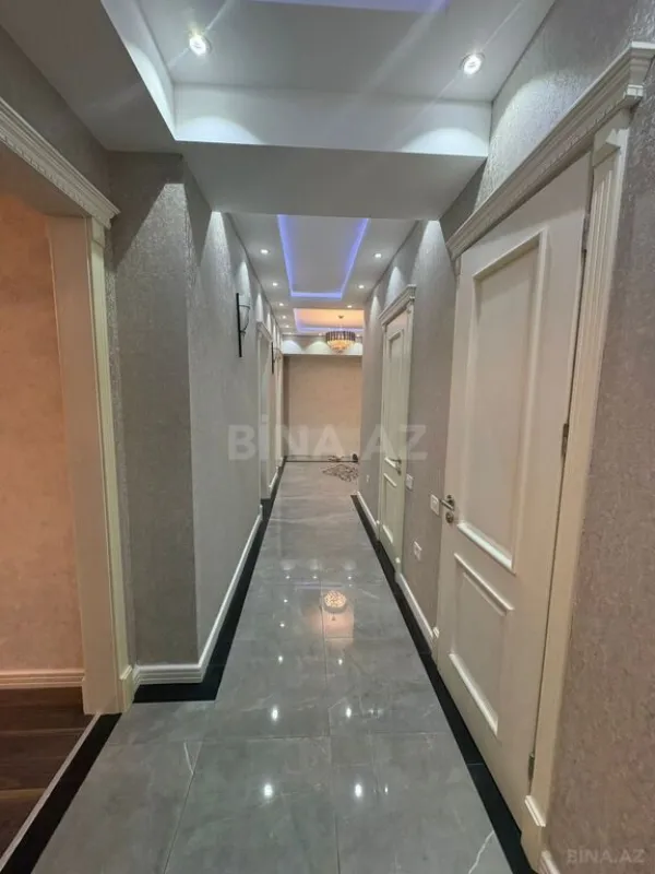 Satılır 4 otaqlı mənzil 147 m²