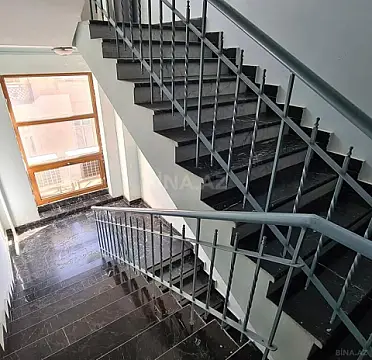 Satılır 3 otaqlı mənzil 137 m²