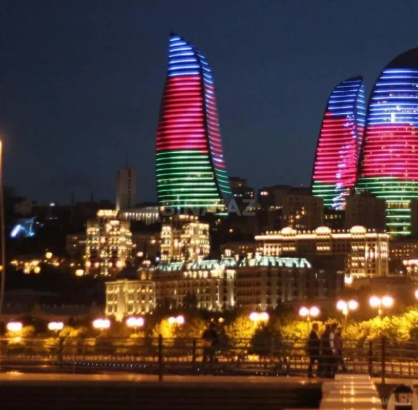 Satılır 3 otaqlı mənzil 137 m²