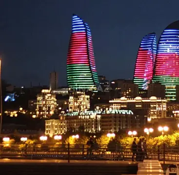 Satılır 3 otaqlı mənzil 137 m²