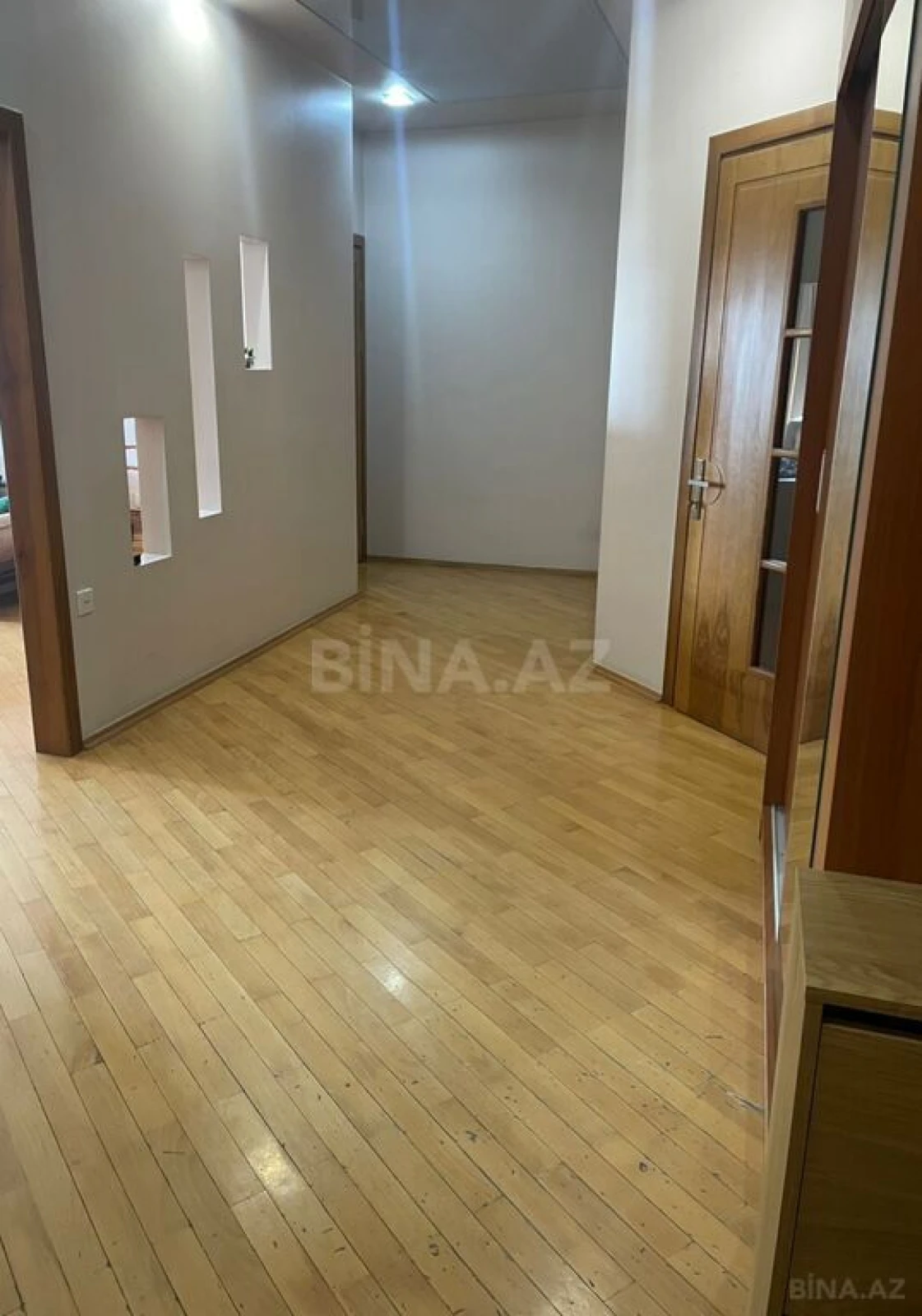 Satılır 3 otaqlı mənzil 137 m²