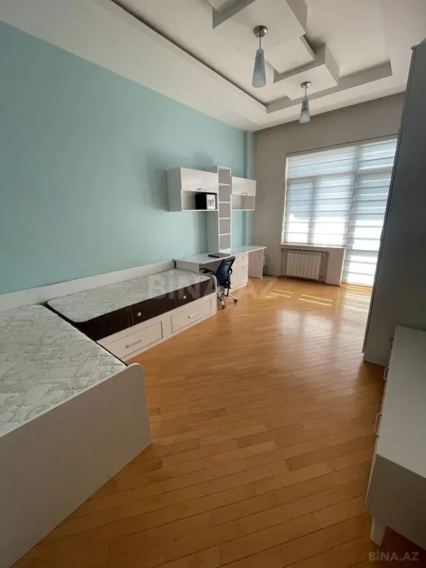 Satılır 3 otaqlı mənzil 137 m²