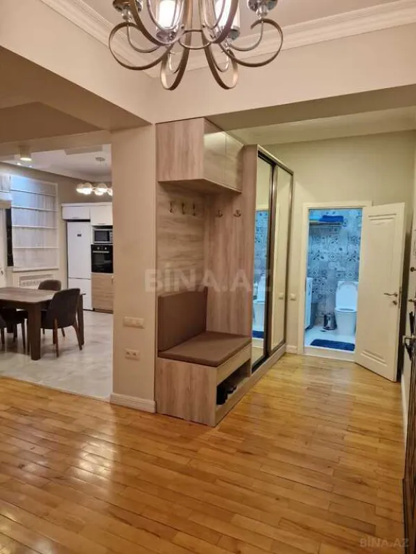 Kirayə verilir 3 otaqlı mənzil 150 m²