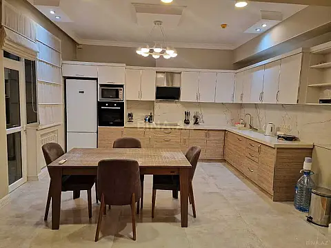 Kirayə verilir 3 otaqlı mənzil 150 m²