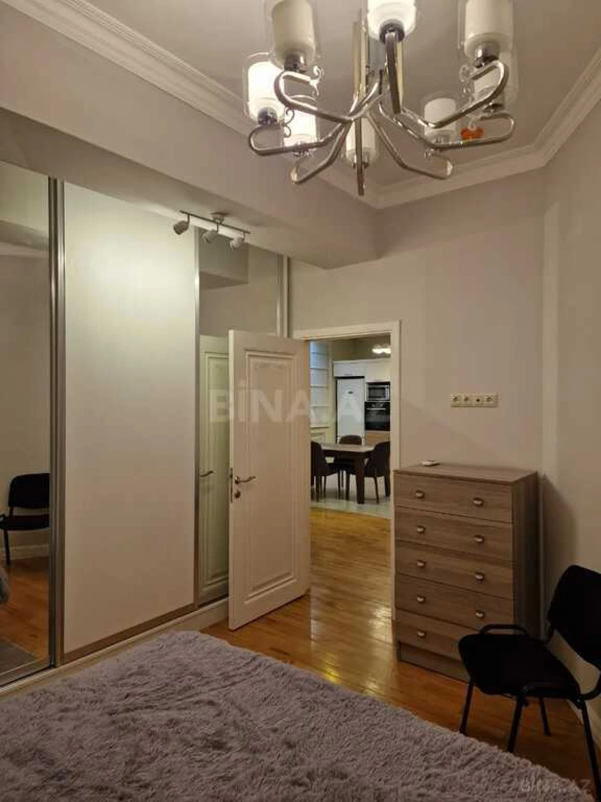 Kirayə verilir 3 otaqlı mənzil 150 m²