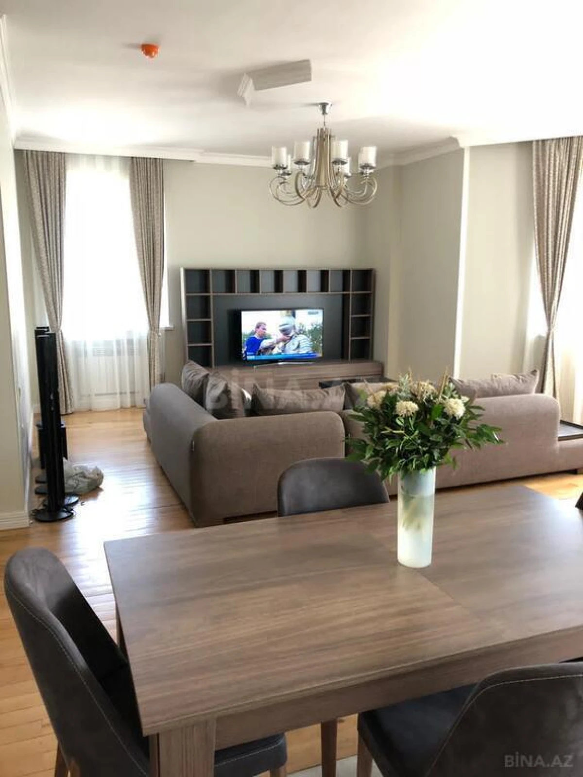 Kirayə verilir 3 otaqlı mənzil 150 m²