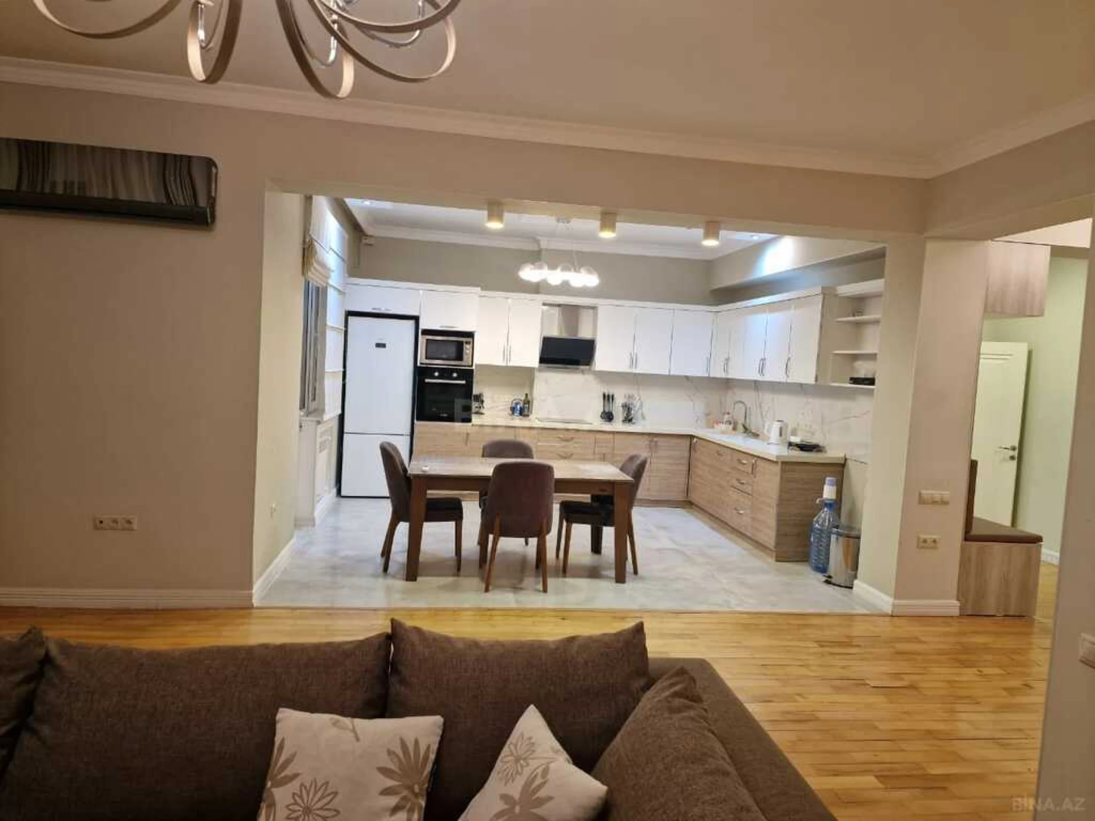 Kirayə verilir 3 otaqlı mənzil 150 m²