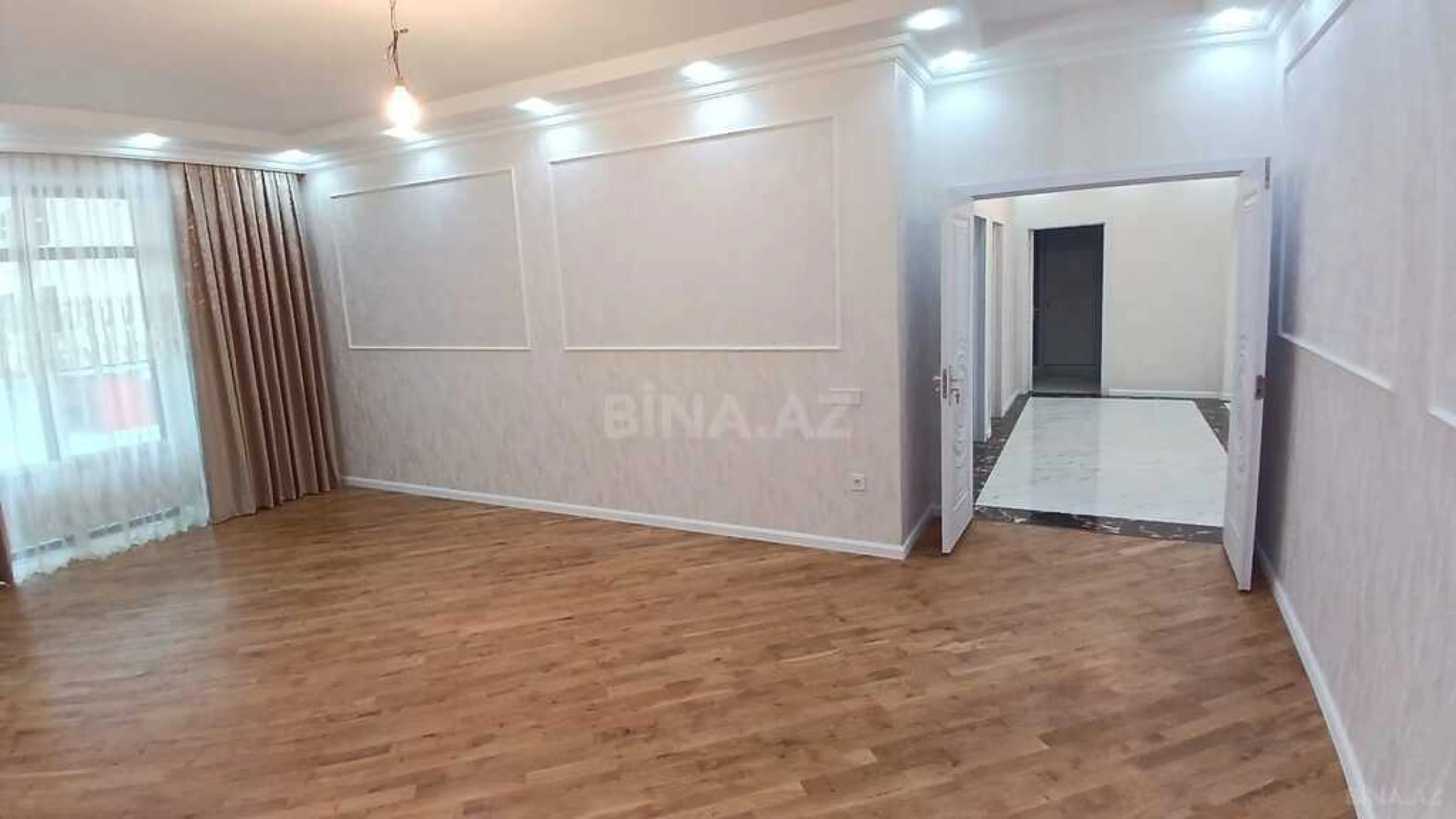 Satılır 4 otaqlı mənzil 178 m²