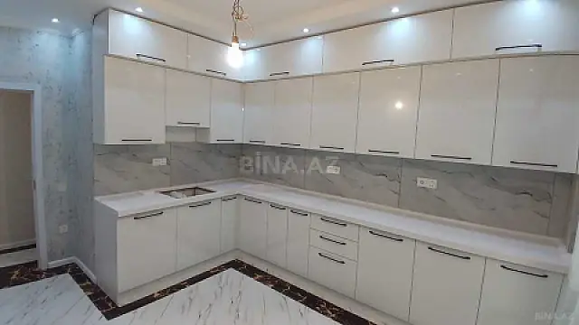 Satılır 4 otaqlı mənzil 178 m²