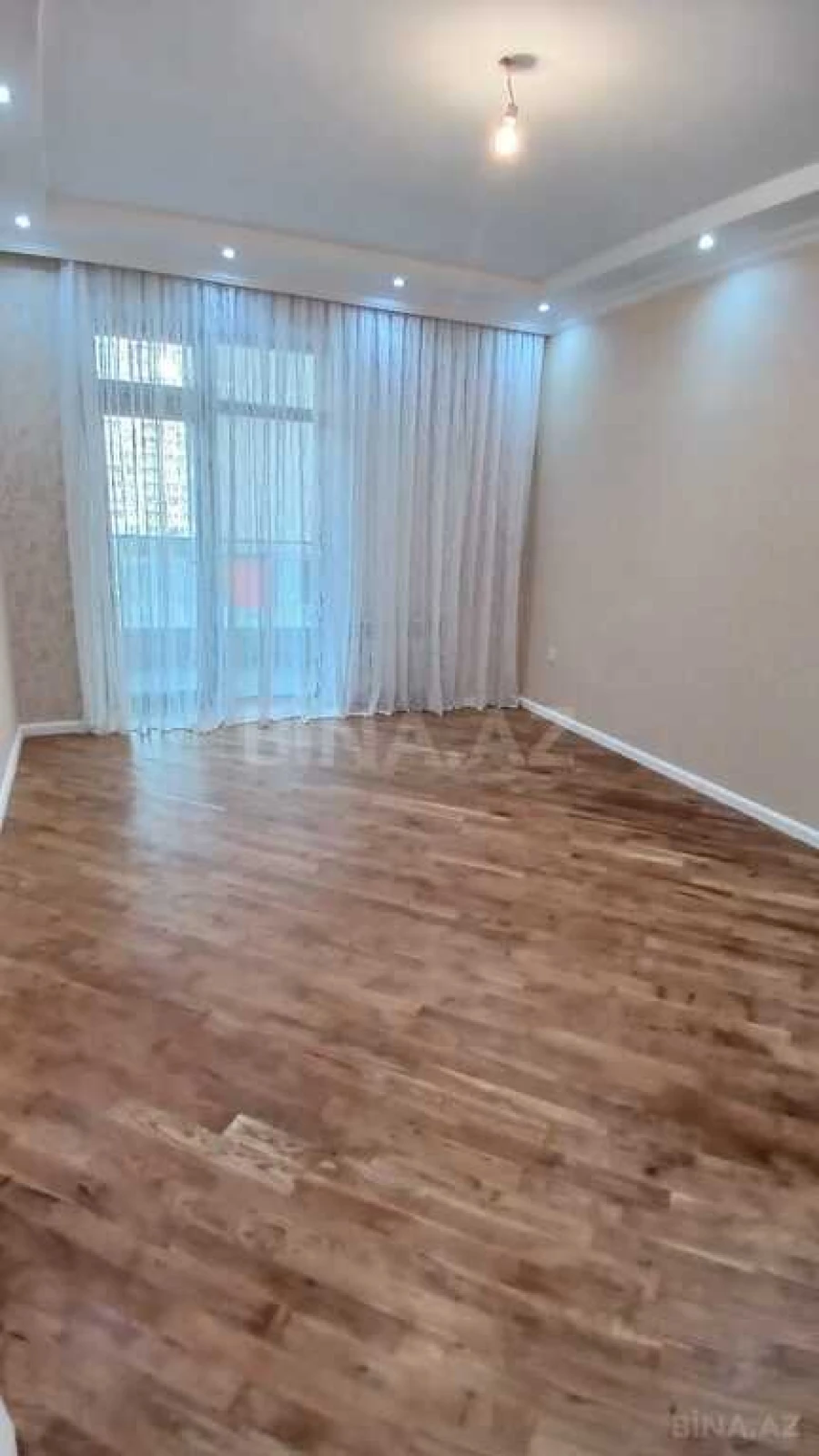 Satılır 4 otaqlı mənzil 178 m²