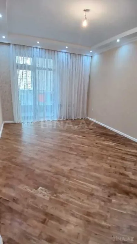 Satılır 4 otaqlı mənzil 178 m²