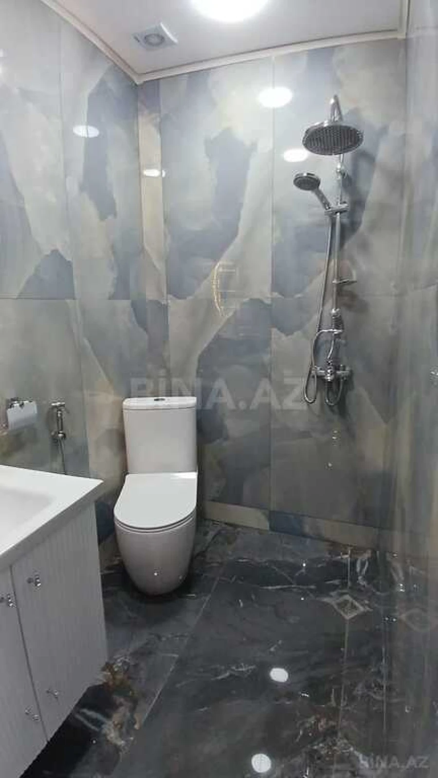 Satılır 4 otaqlı mənzil 178 m²