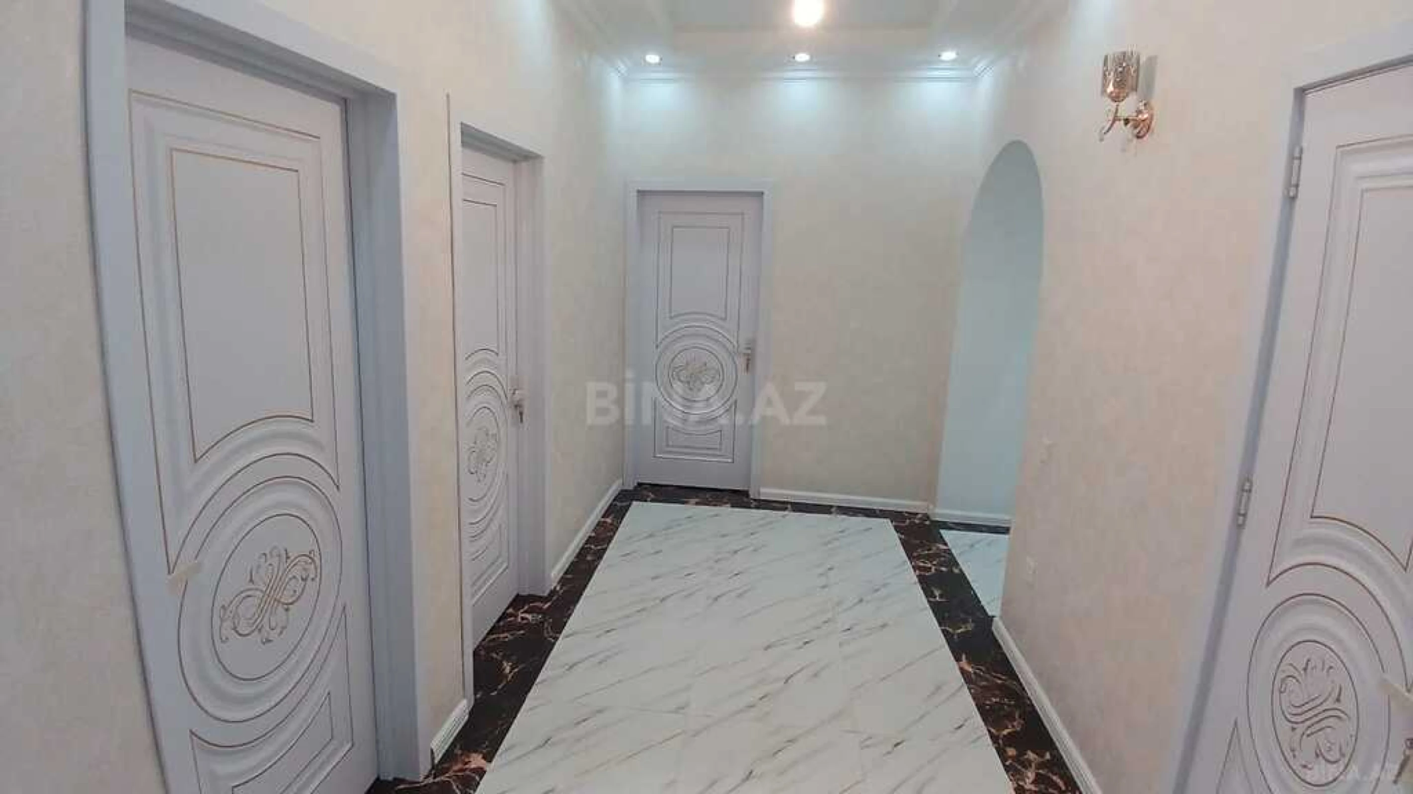 Satılır 4 otaqlı mənzil 178 m²