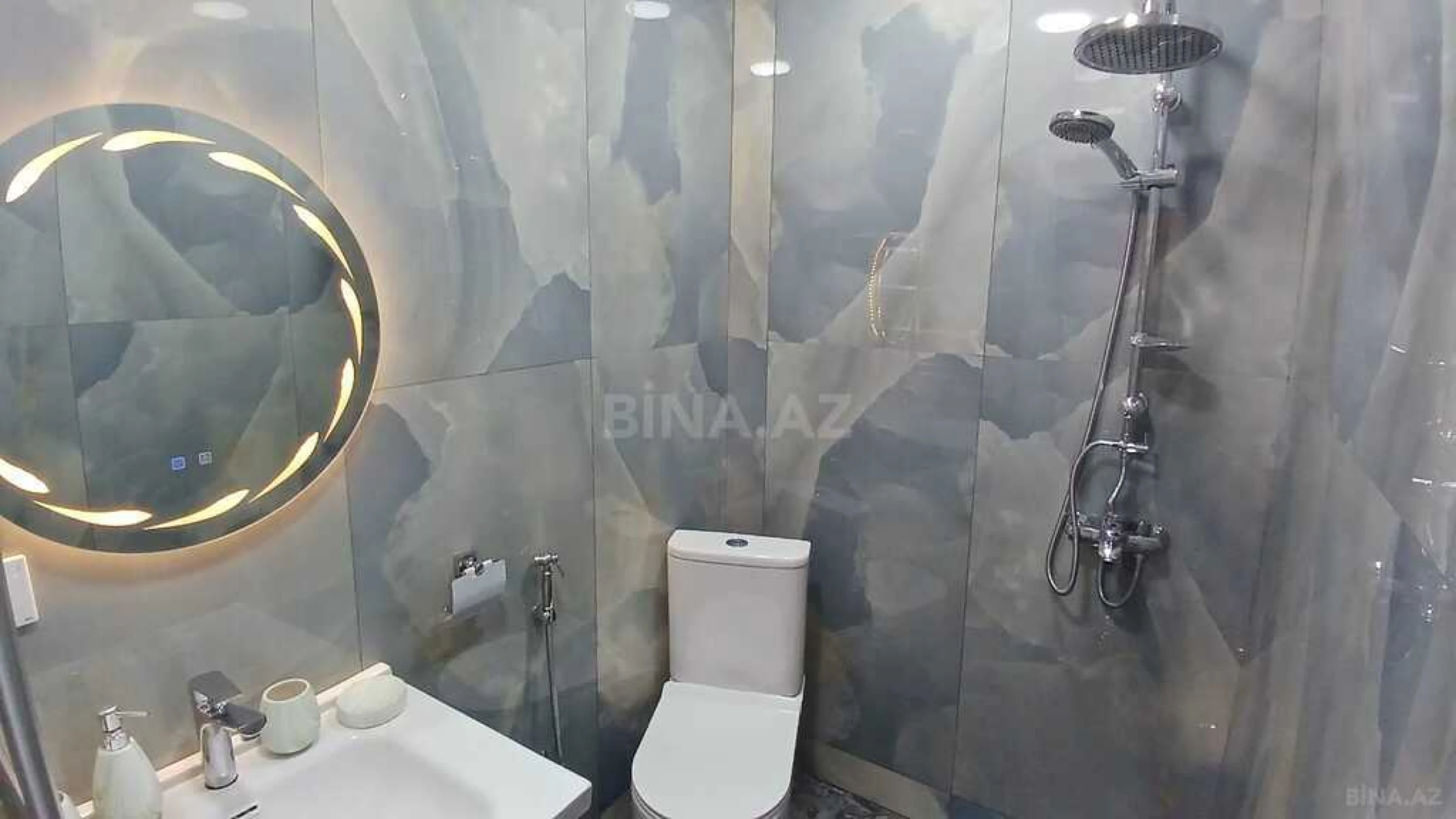 Satılır 4 otaqlı mənzil 178 m²