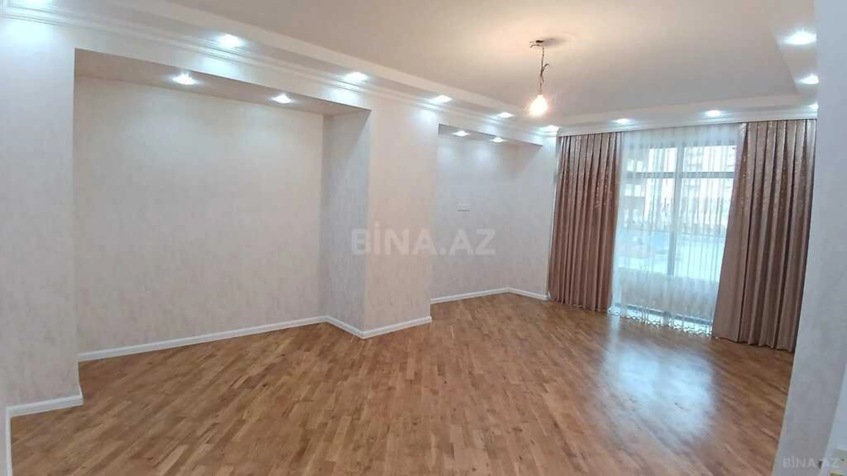 Satılır 4 otaqlı mənzil 178 m²