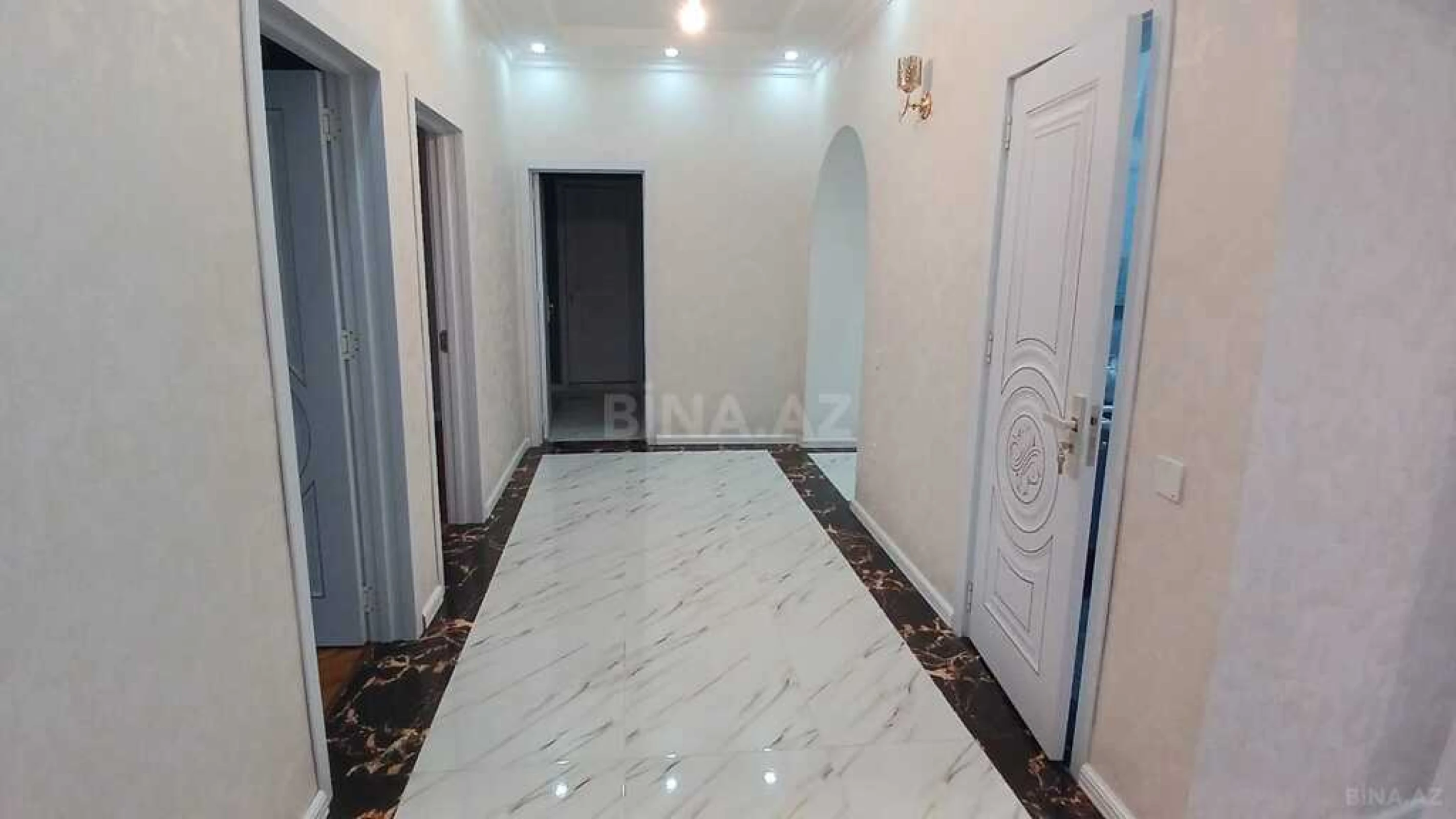 Satılır 4 otaqlı mənzil 178 m²