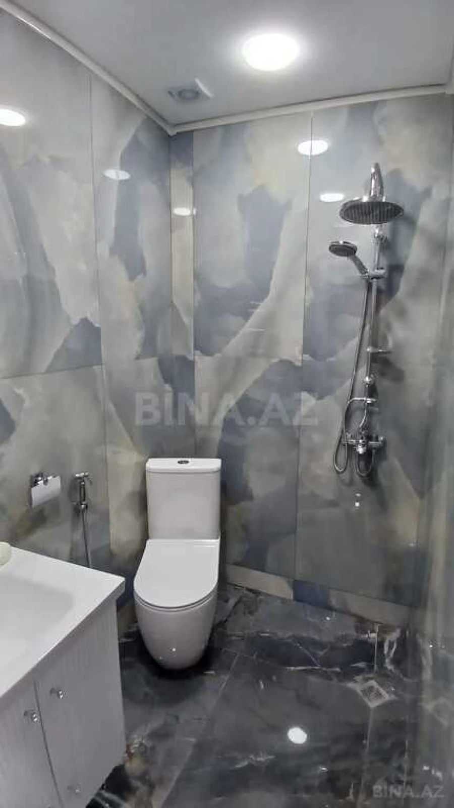 Satılır 4 otaqlı mənzil 178 m²