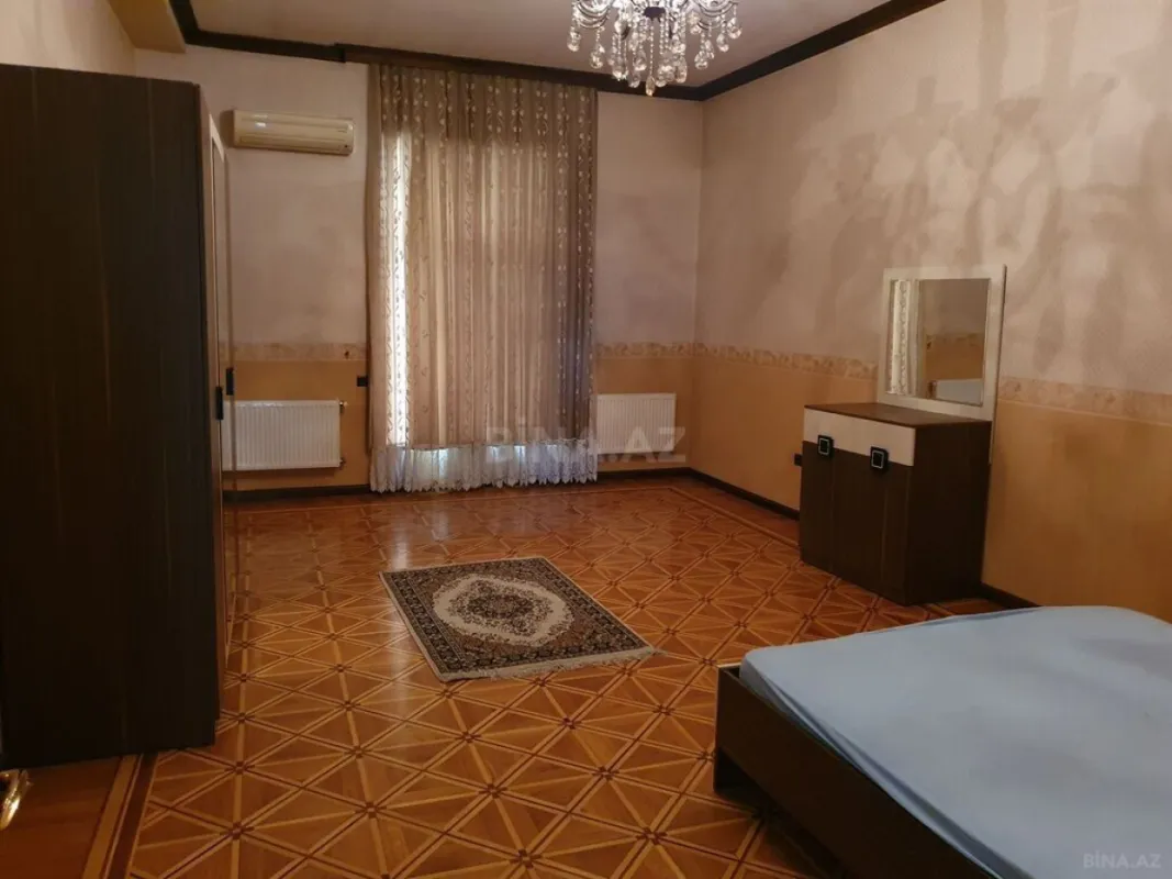 Satılır 4 otaqlı mənzil 200 m²
