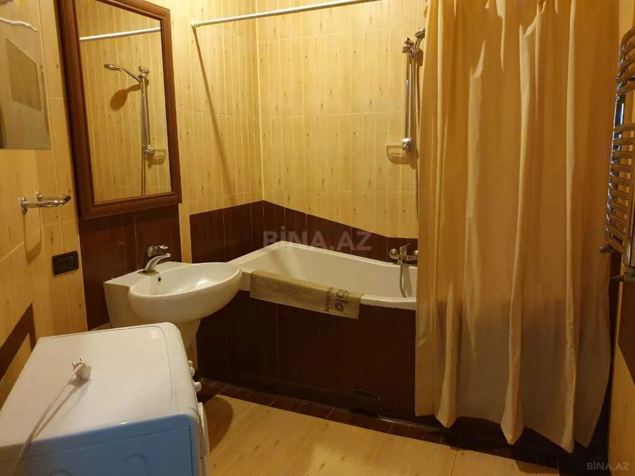 Satılır 4 otaqlı mənzil 200 m²