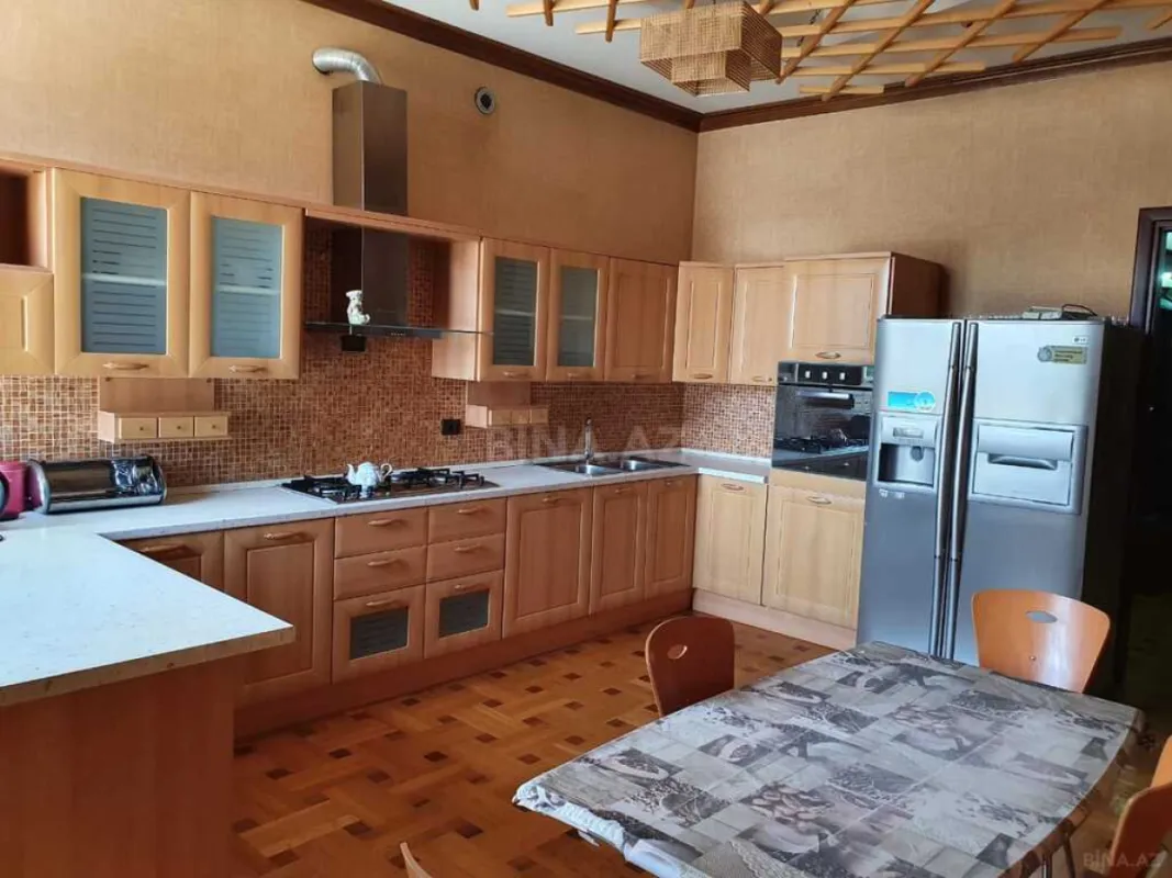 Satılır 4 otaqlı mənzil 200 m²