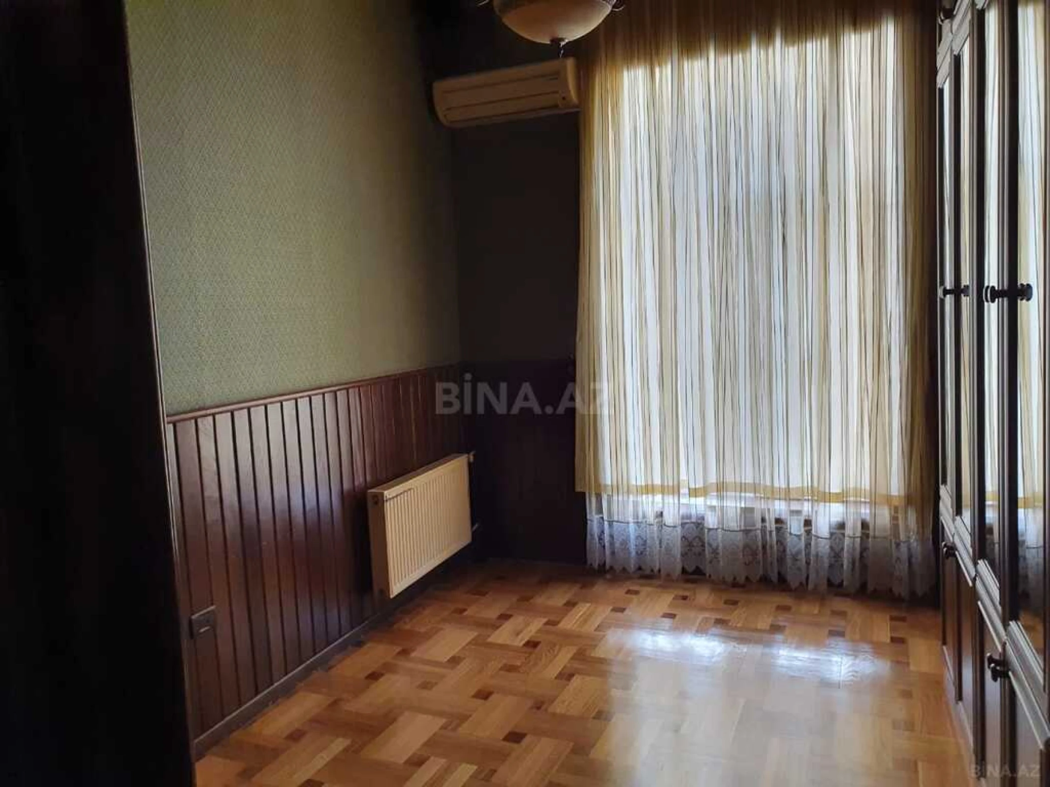 Satılır 4 otaqlı mənzil 200 m²