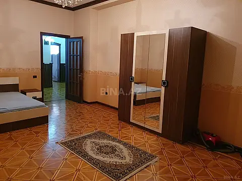 Satılır 4 otaqlı mənzil 200 m²