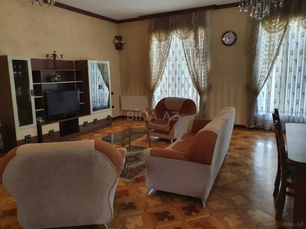 Satılır 4 otaqlı mənzil 200 m²