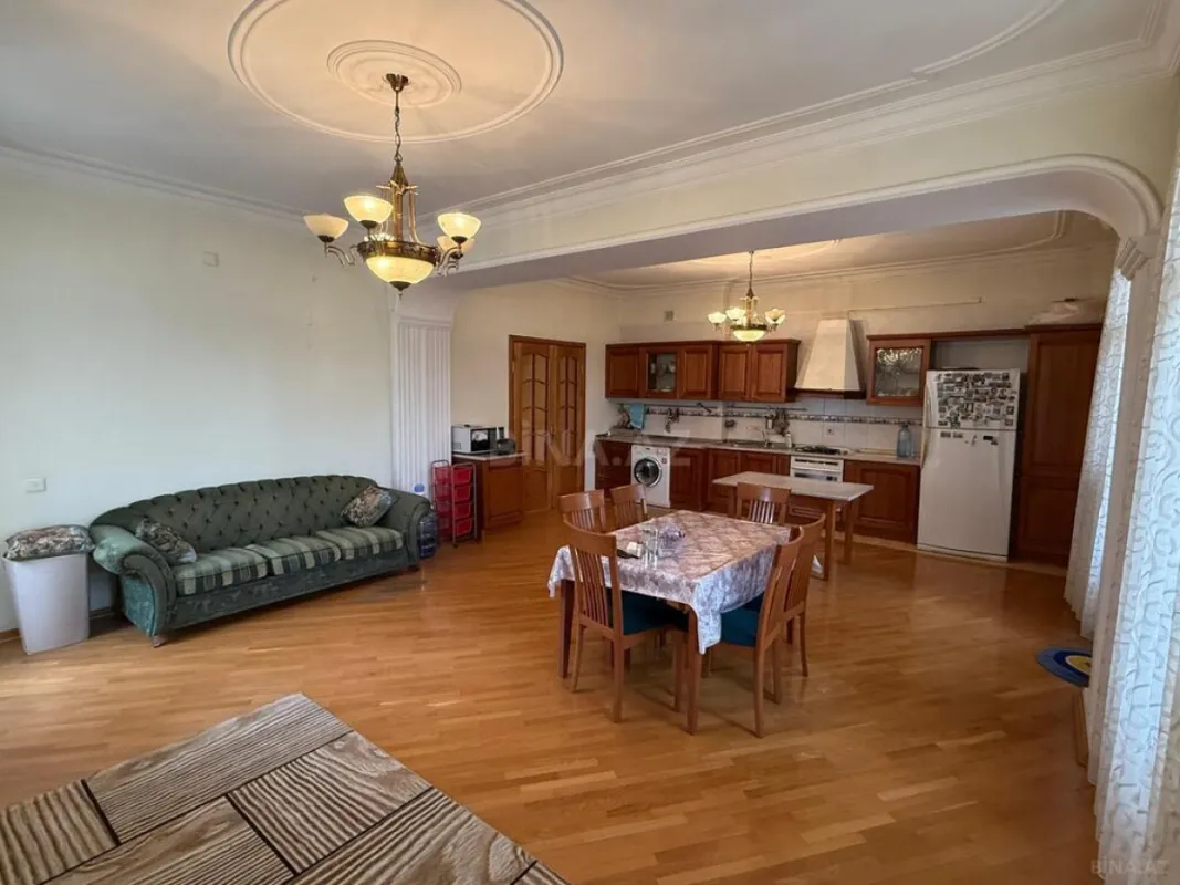 Satılır 4 otaqlı mənzil 300 m²