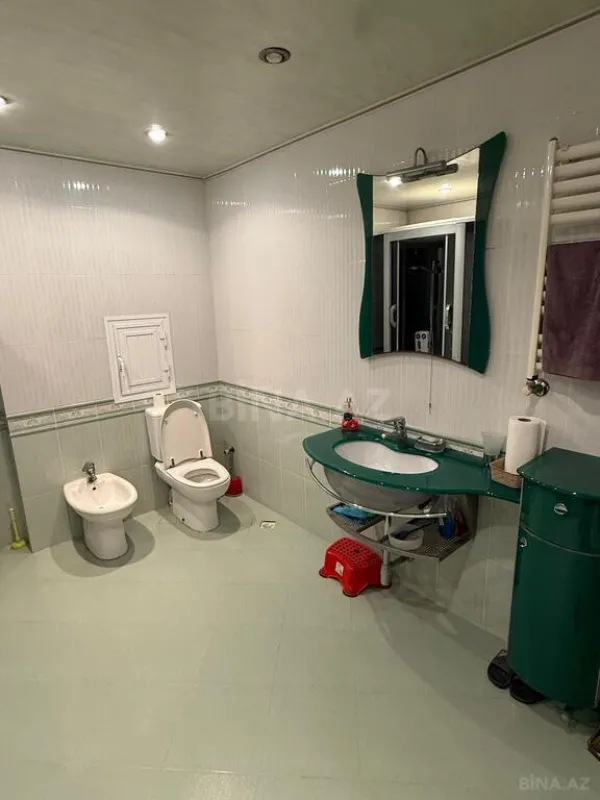 Satılır 4 otaqlı mənzil 300 m²