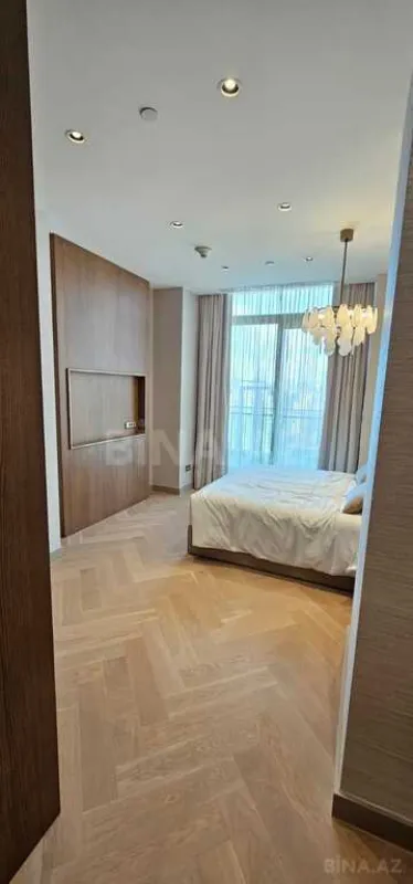 Satılır 3 otaqlı mənzil 155 m²