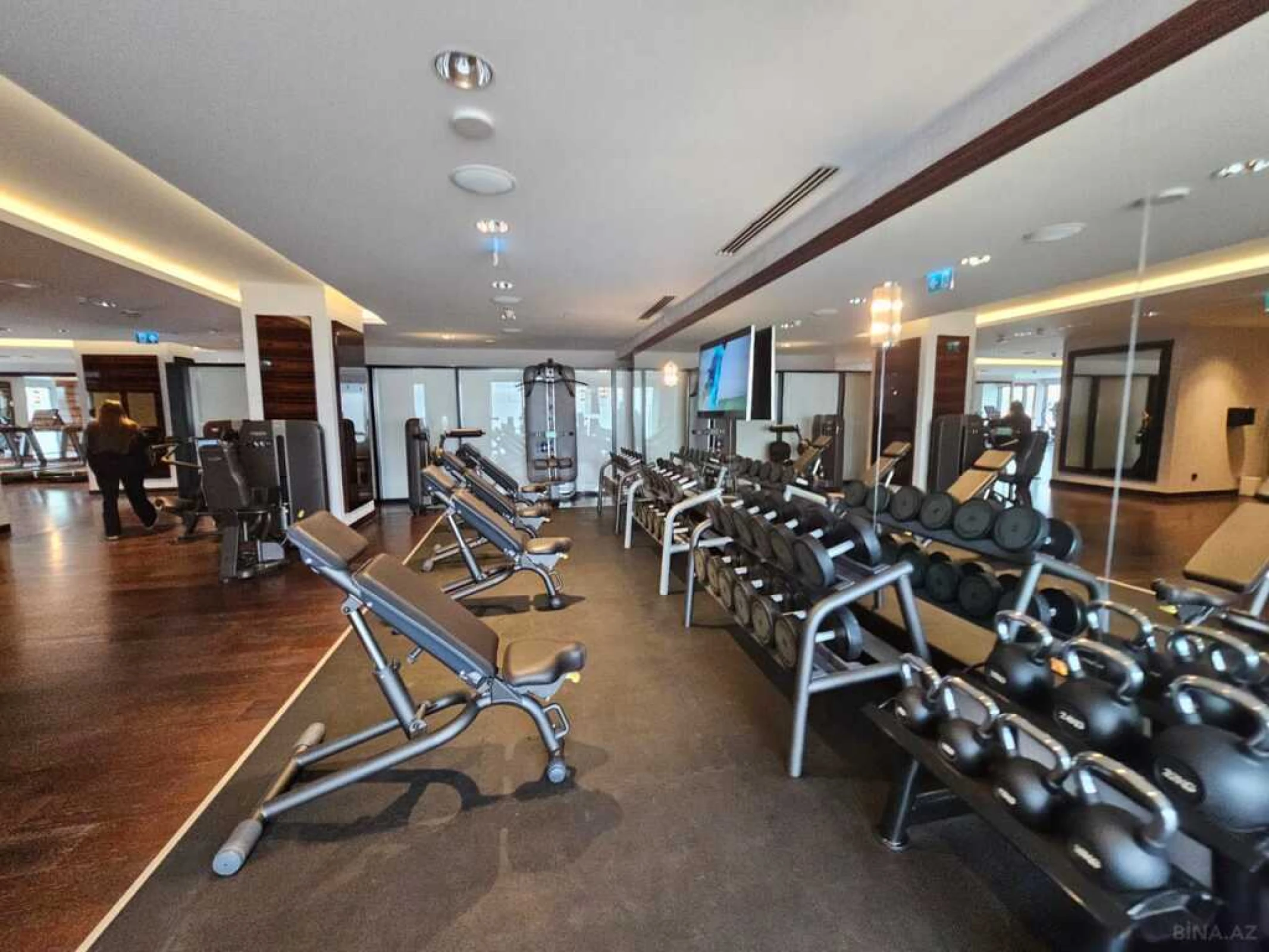 Satılır 3 otaqlı mənzil 155 m²