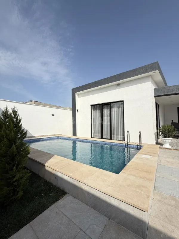 Satılır 4 otaqlı həyət evi 140 m²