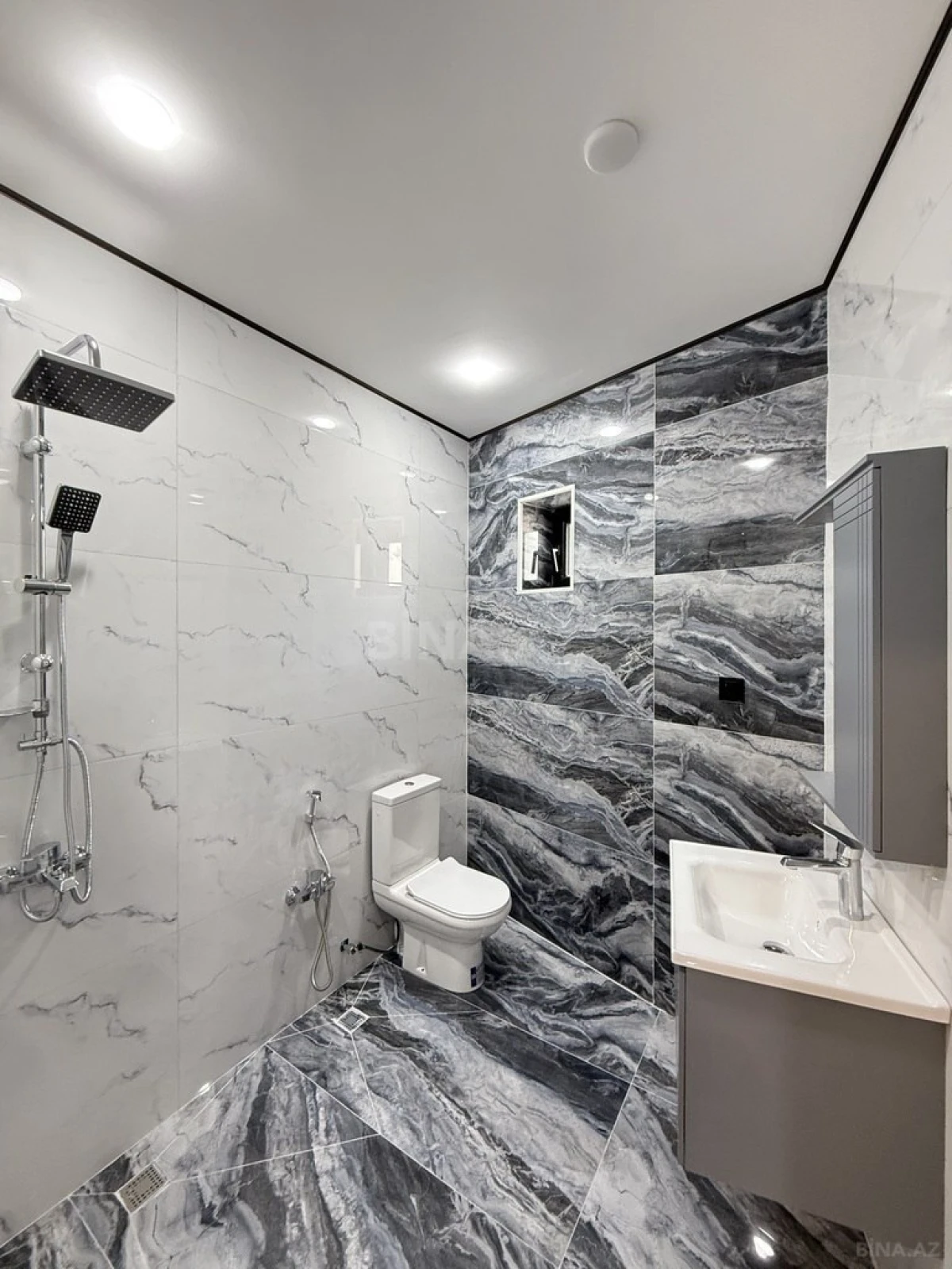 Satılır 4 otaqlı həyət evi 140 m²