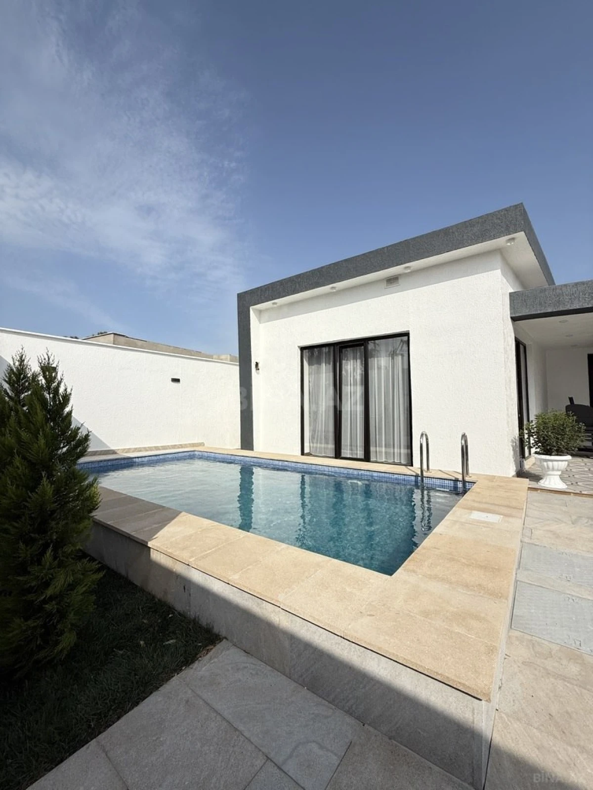 Satılır 4 otaqlı həyət evi 140 m²