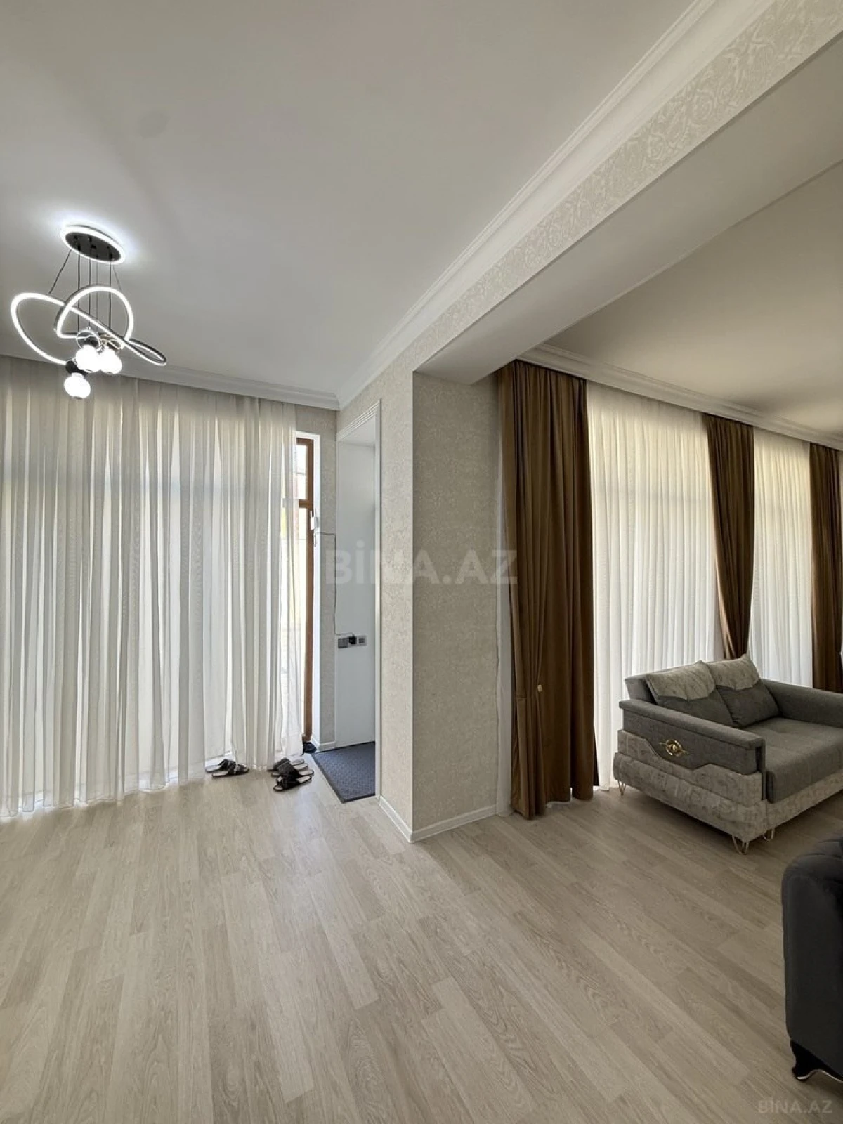 Satılır 5 otaqlı həyət evi 180 m²