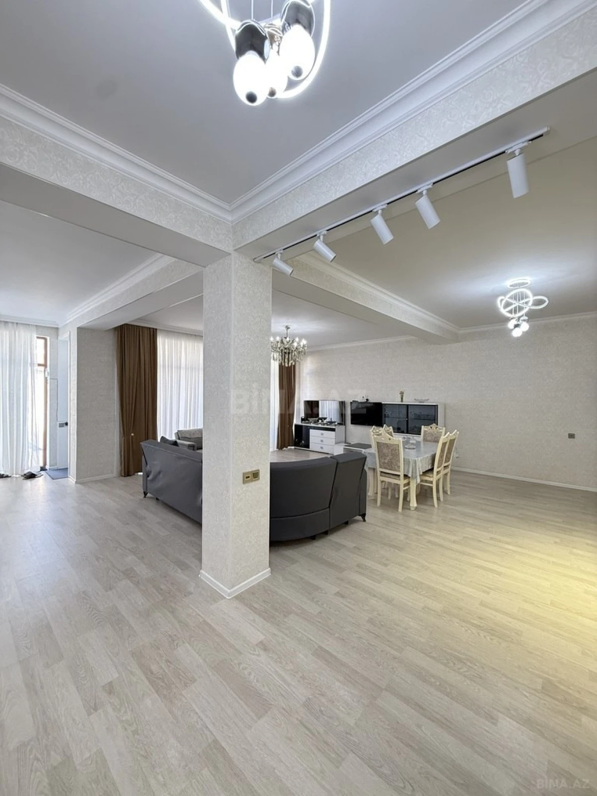 Satılır 5 otaqlı həyət evi 180 m²